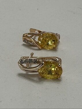 🧡Shiny Yellow and Clear Cubic Zirconia Earrings🧡